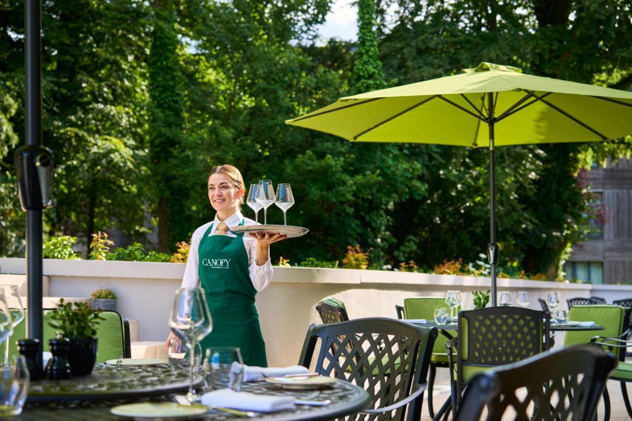 Castlemartyr Resort Hotel Exterior foto A waitress at the hotel
