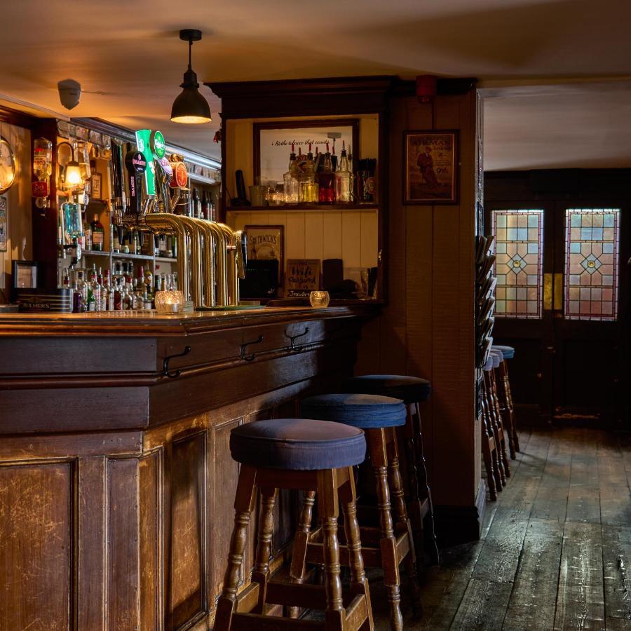 Castlemartyr Resort Hotel Exterior foto The bar at The Old Red Lion
