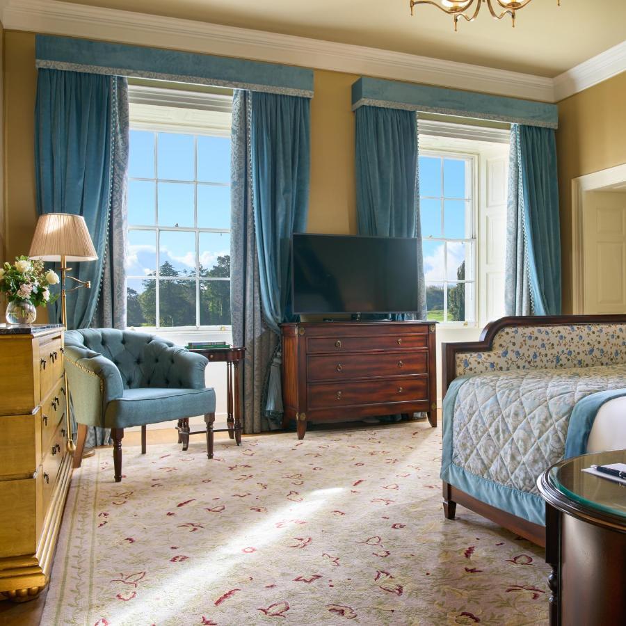 Castlemartyr Resort Hotel Exterior foto A bedroom at the hotel